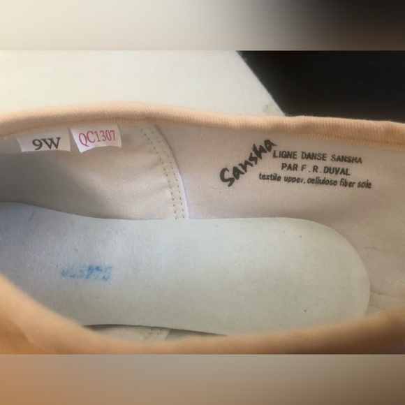 Pointe shoes - Petersburg Reg 9W Sansha. Or use as a decorative piece - Picture 3 of 4